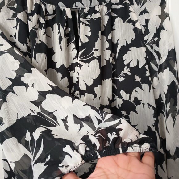 💓Vince Camuto Floral Black and White Women's Top XL - Picture 8 of 17
